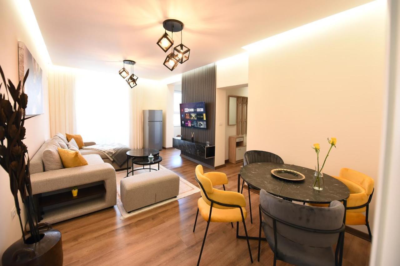 Noir Living 2 Bedroom Appartement Tirana