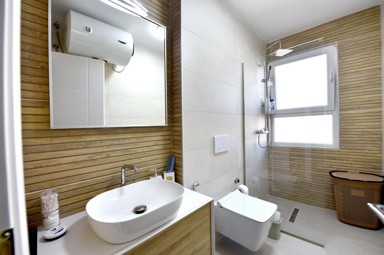Noir Living 2 Bedroom Appartement Tirana