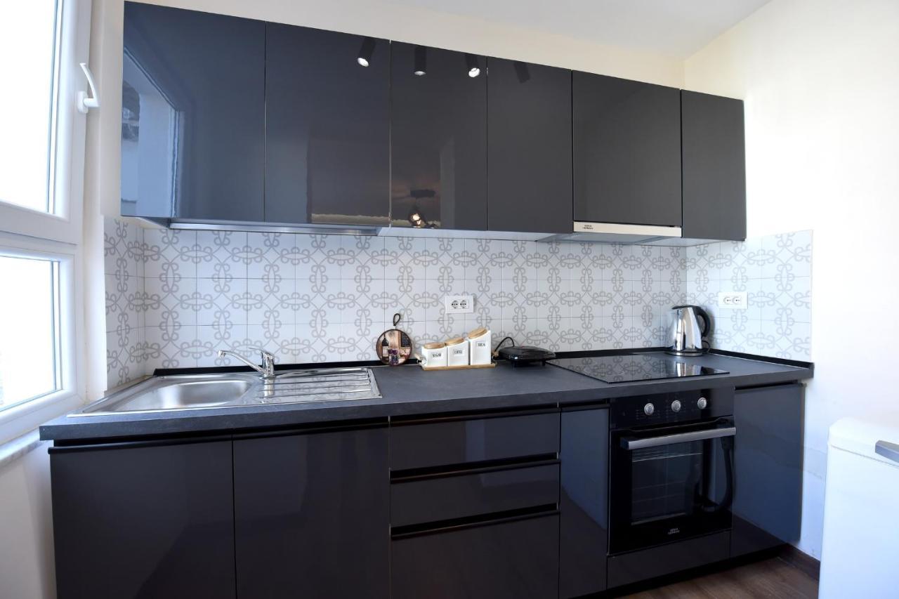 Noir Living 2 Bedroom Appartement Tirana